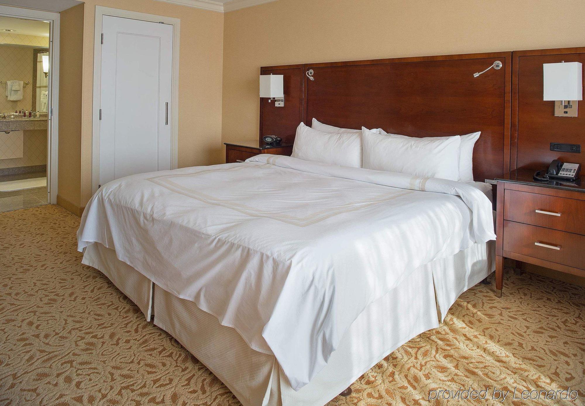 Holiday Inn تشيسابيك المظهر الخارجي الصورة