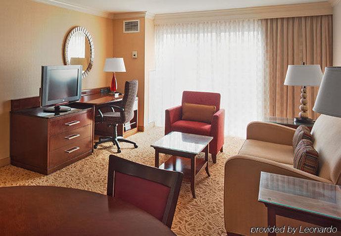 Holiday Inn تشيسابيك المظهر الخارجي الصورة