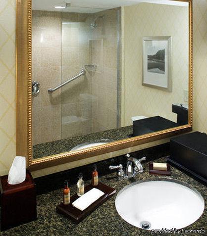 Holiday Inn تشيسابيك المظهر الخارجي الصورة