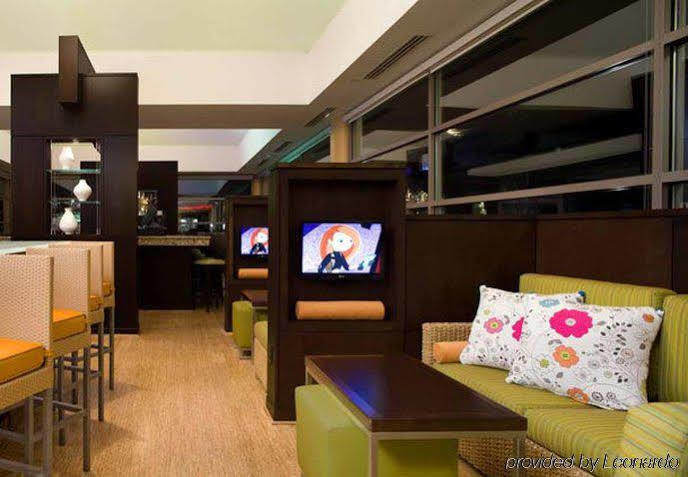 Holiday Inn تشيسابيك المطعم الصورة
