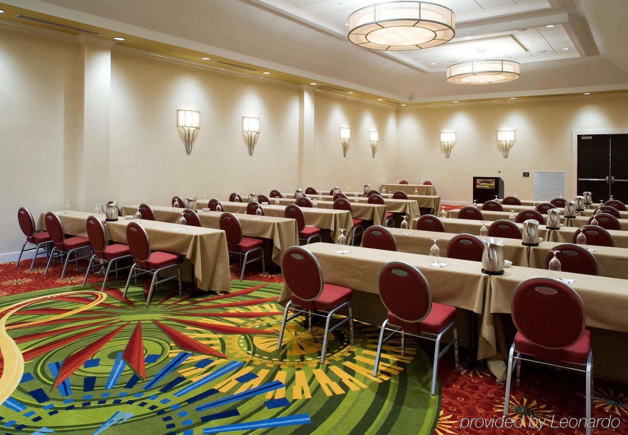 Holiday Inn تشيسابيك المرافق الصورة