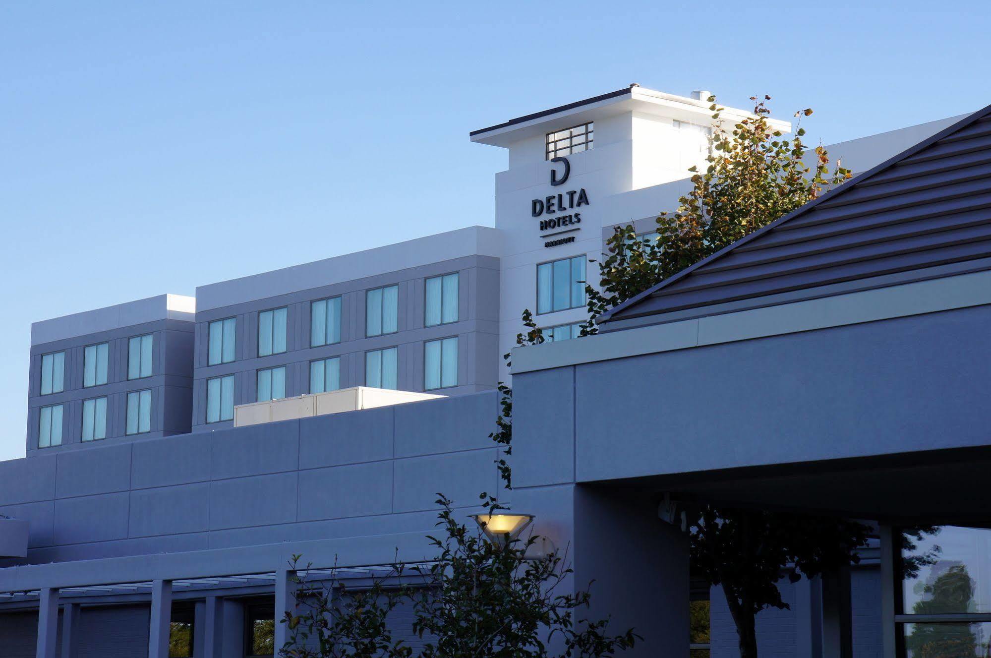 Holiday Inn تشيسابيك المظهر الخارجي الصورة